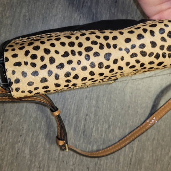 NWT Guess purse. Small. - Picture 7 of 8